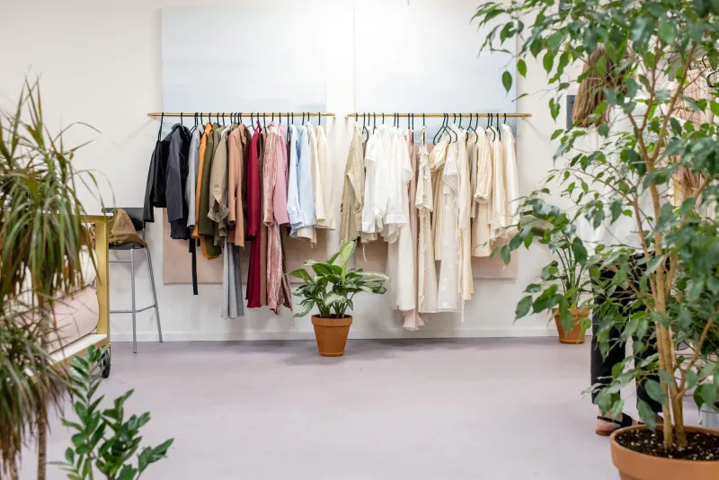 Gone in 60 Minutes: Why Outlet Inventory Disappears Fast and How to Shop Like You Know It